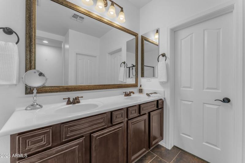 Primary Bath w/Large Walk-in Closet