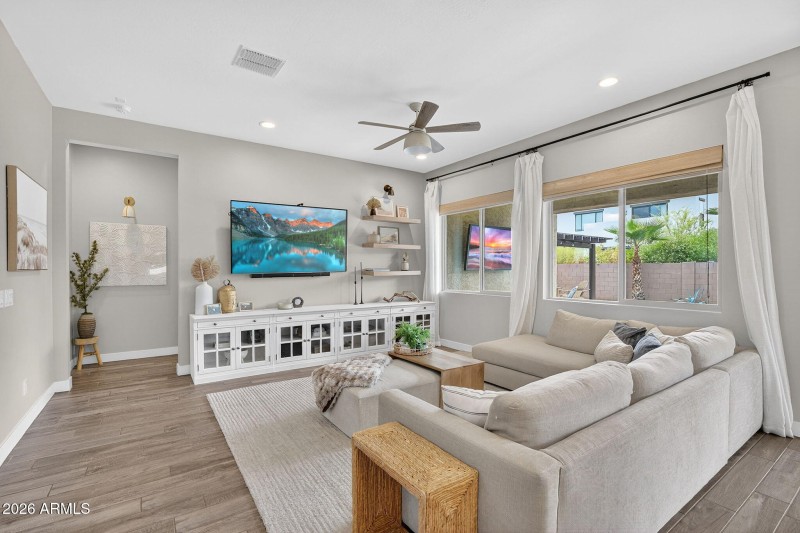 9-web-or-mls-38E Austin Dr