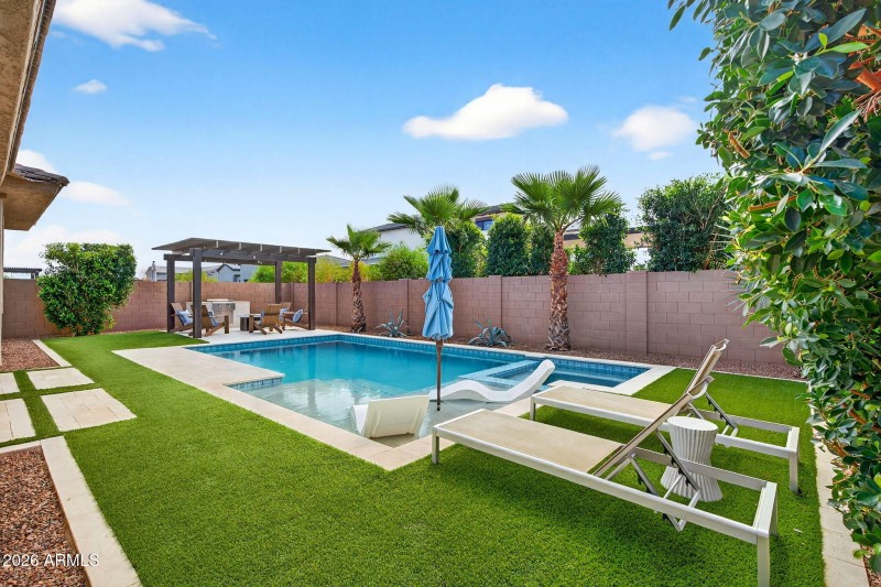 43-web-or-mls-61E Austin Dr