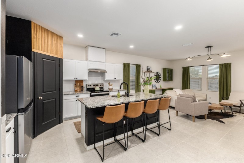 Kitchen Breakfast Bar