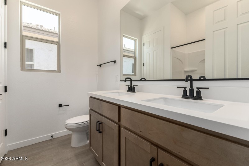 PHX_Landmarke_Lot1185_Blush_399_Bath2