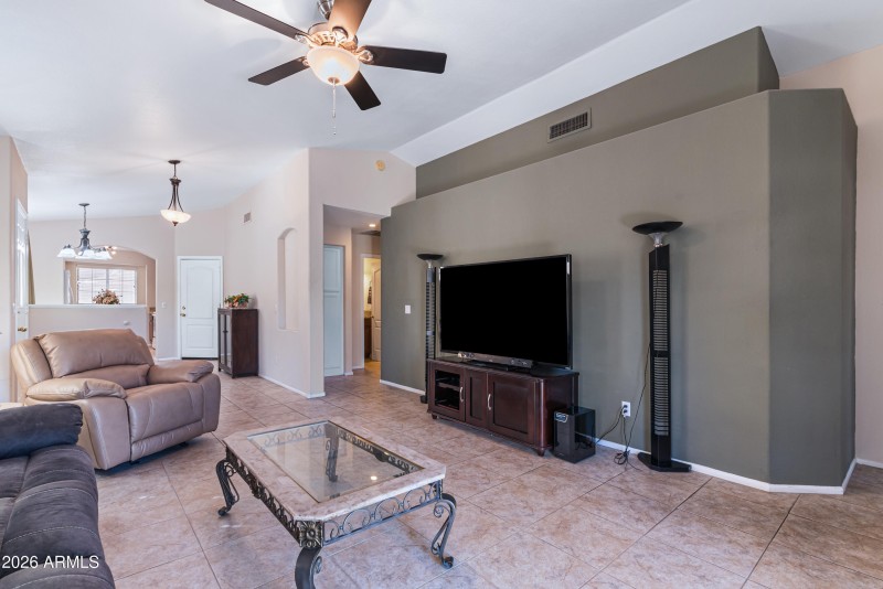 8_4104 w fallen leaf ln-8