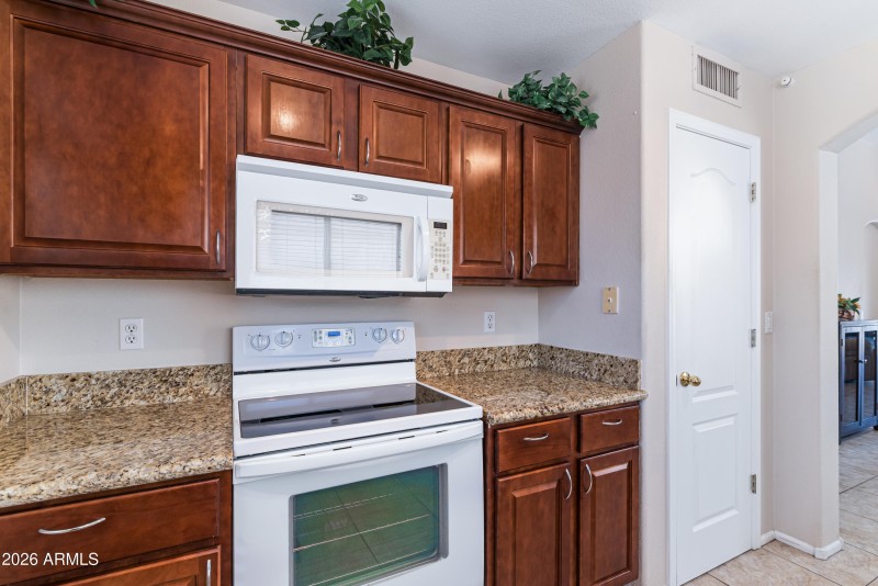 15_4104 w fallen leaf ln-15