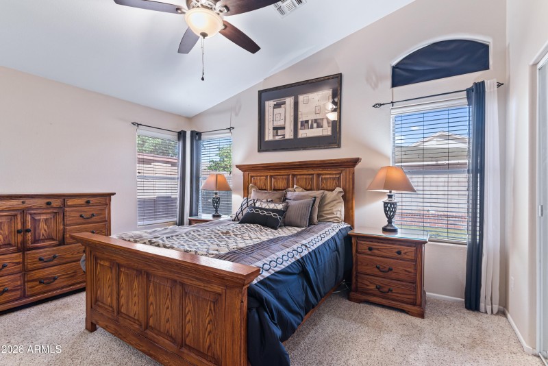 17_4104 w fallen leaf ln-17