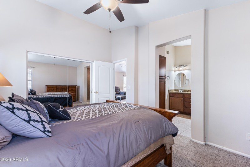 19_4104 w fallen leaf ln-19