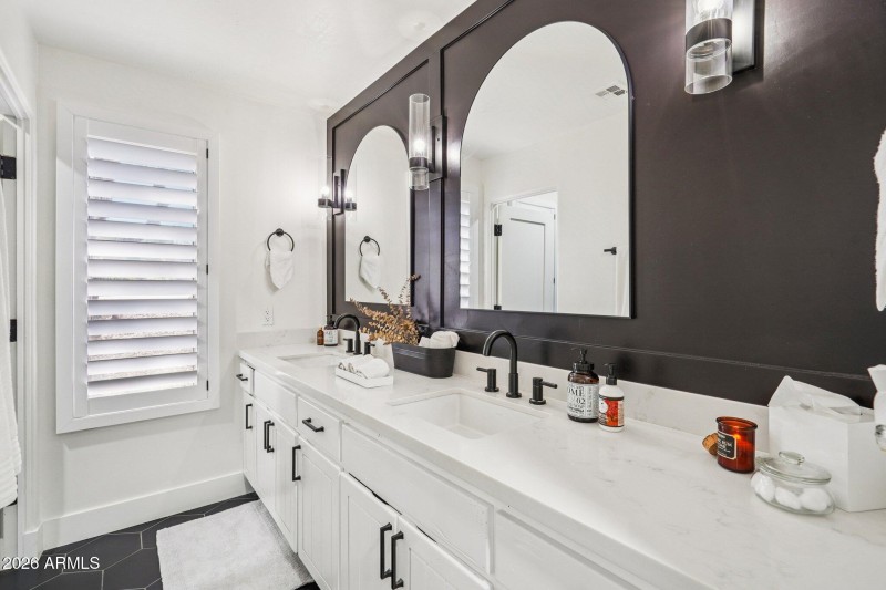 70-web-or-mls-W Santa Alberta Ln-L1203-0