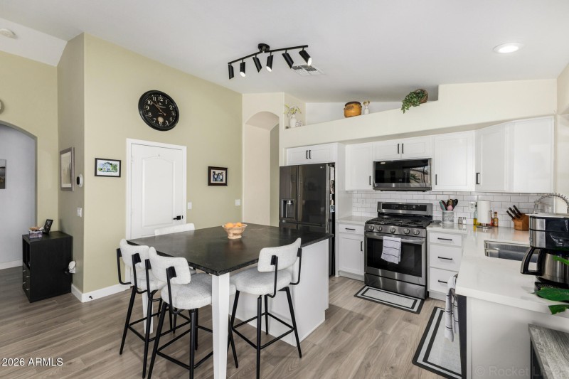 Kitchen island / bar seating