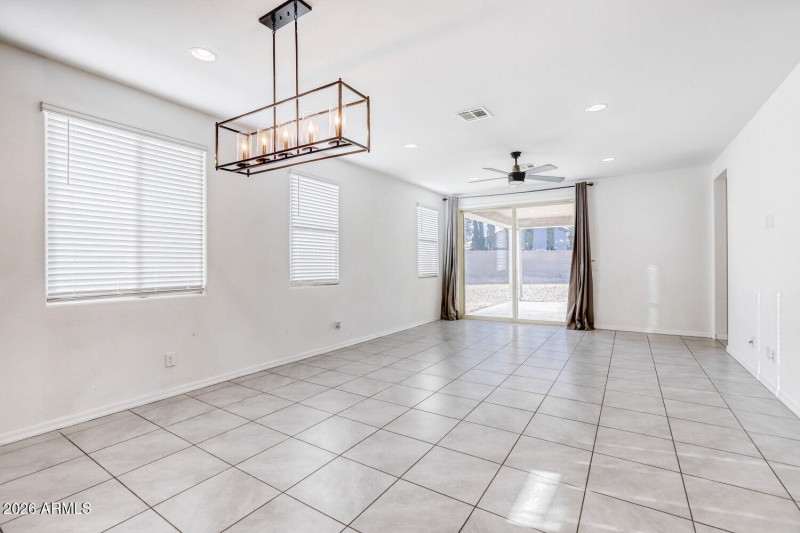 17953 W Golden Ln - Web Quality - 005 -