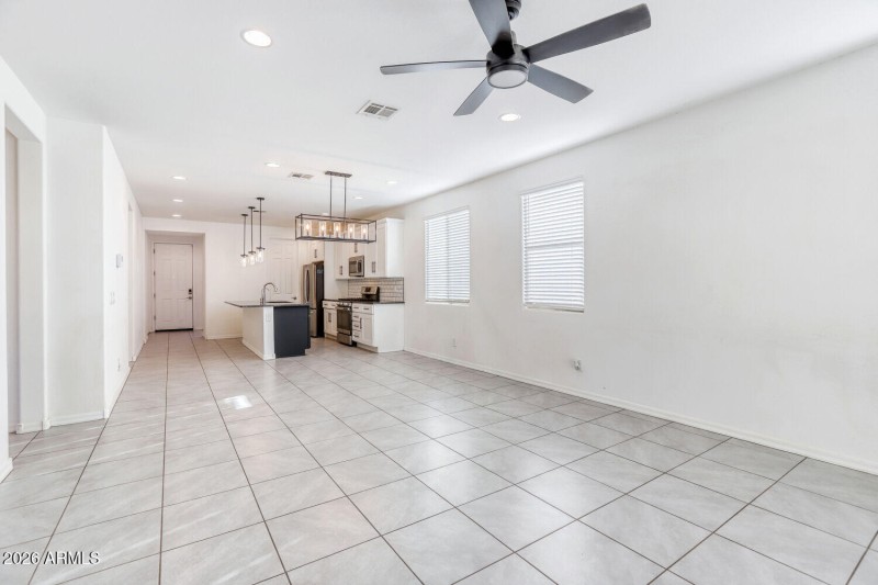 17953 W Golden Ln - Web Quality - 006 -