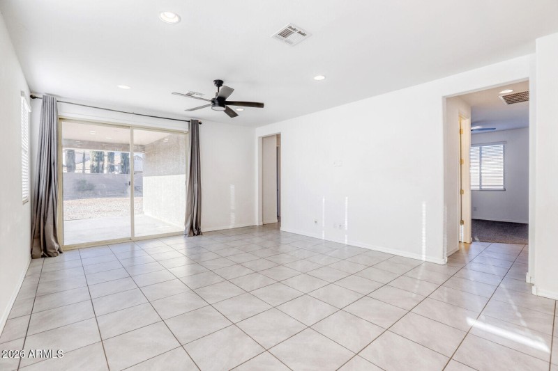 17953 W Golden Ln - Web Quality - 007 -