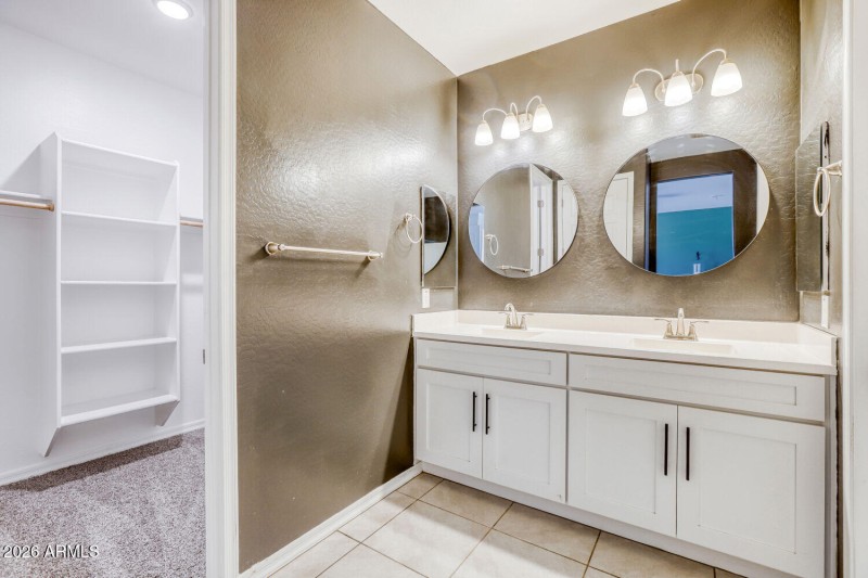 17953 W Golden Ln - Web Quality - 013 -