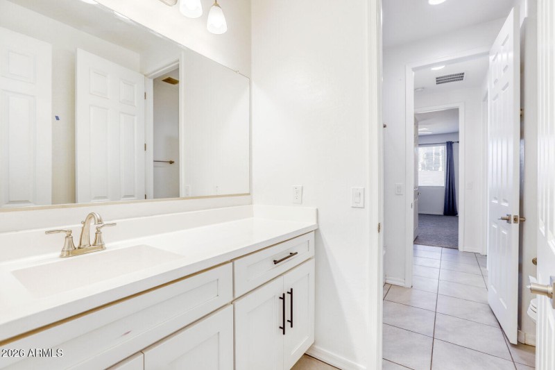 17953 W Golden Ln - Web Quality - 022 -