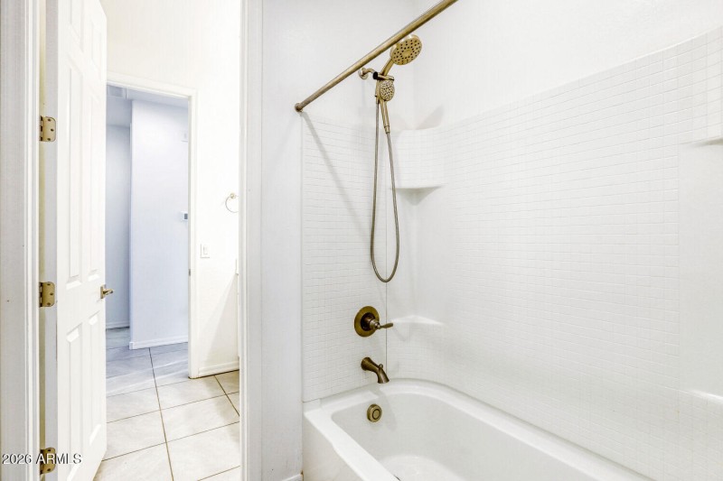 17953 W Golden Ln - Web Quality - 023 -