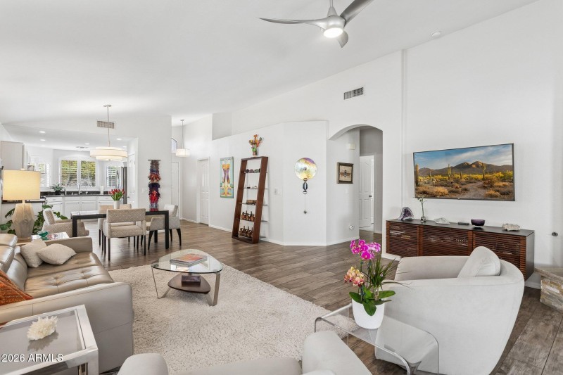 9-web-or-mls-21610-n-44th-pl