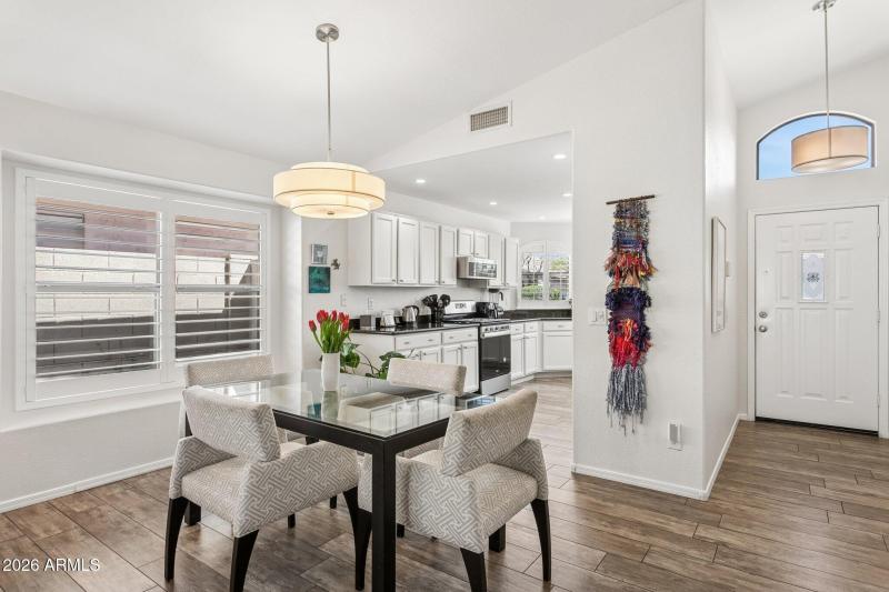 10-web-or-mls-21610-n-44th-pl