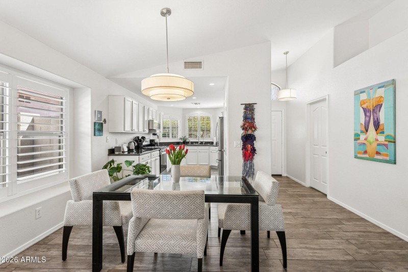 11-web-or-mls-21610-n-44th-pl