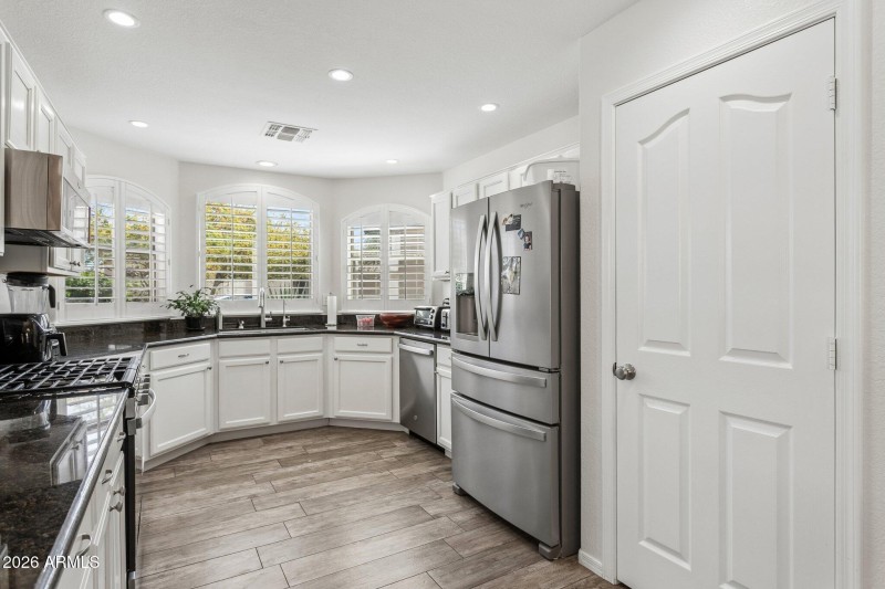 13-web-or-mls-21610-n-44th-pl