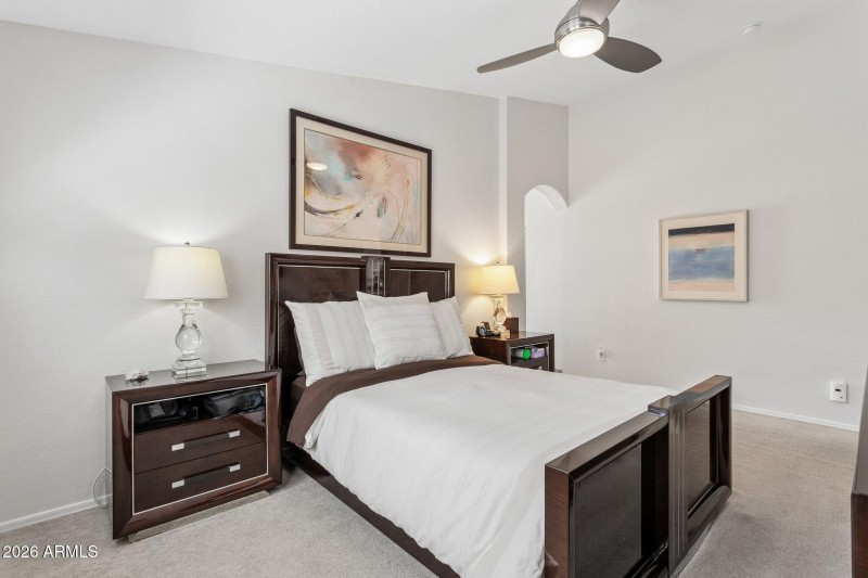 17-web-or-mls-21610-n-44th-pl