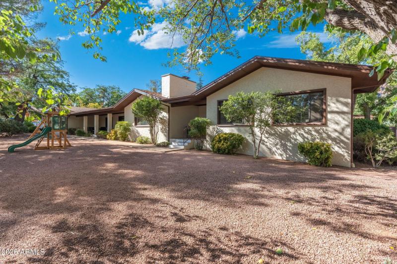 615 Jordan front/side yard