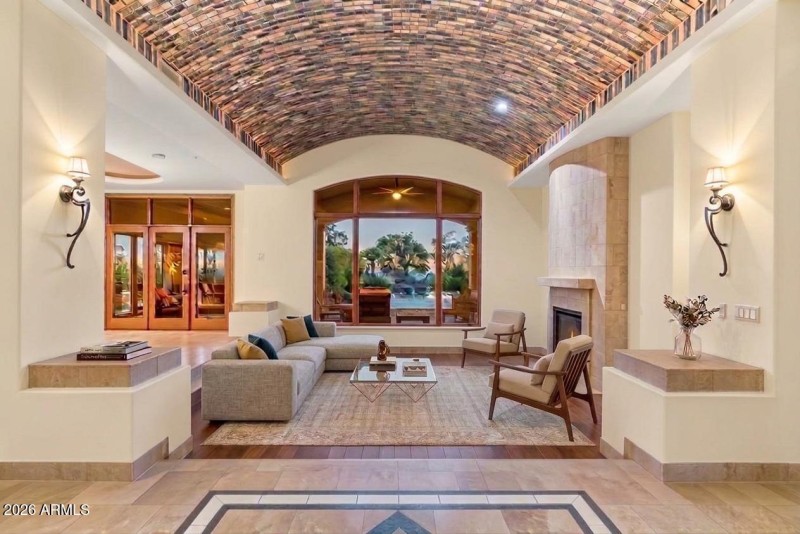 Virtually Staged Entry Summit