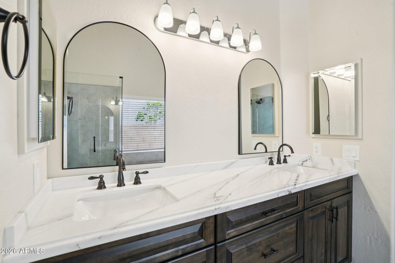 44-web-or-mls-W Melinda Ln-L1303-044