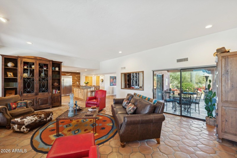 6-web-or-mls-40205-n-26th-st