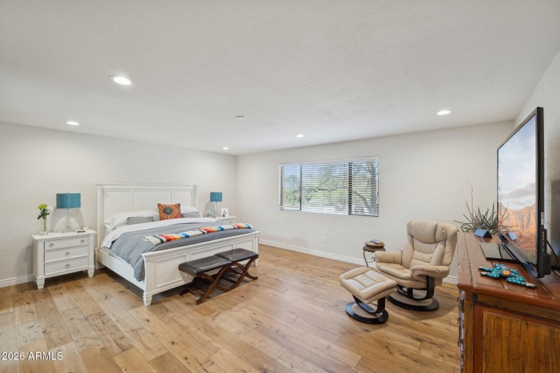 28-web-or-mls-40205-n-26th-st