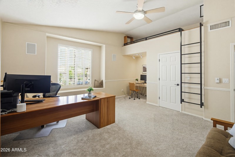 Bedroom 4 (office) w loft