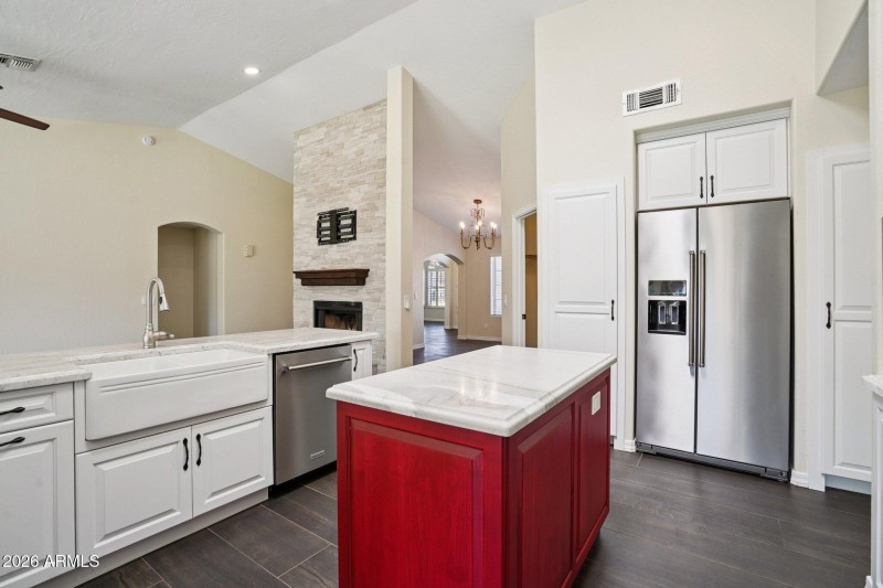 20-web-or-mls-W Melinda Ln-L1303-020