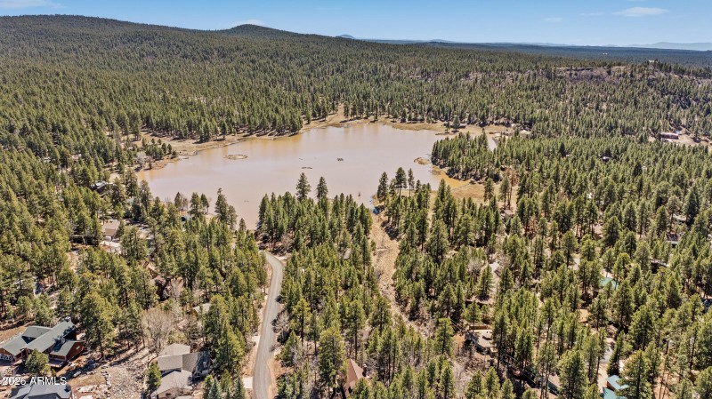 Walking Distance to Lake