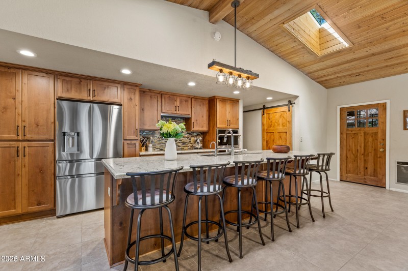 Kitchen Island-Seats 6