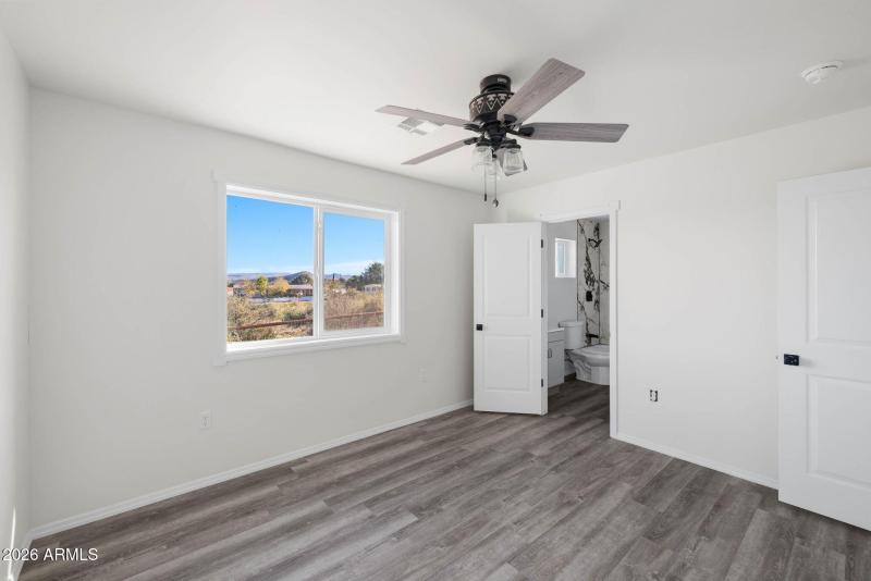 11-Primary Bedroom (1)