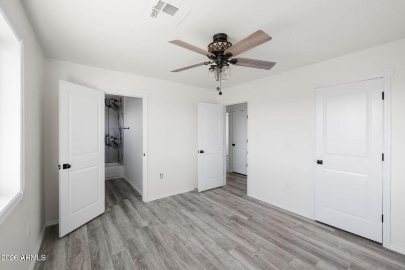 12-Primary Bedroom (2)