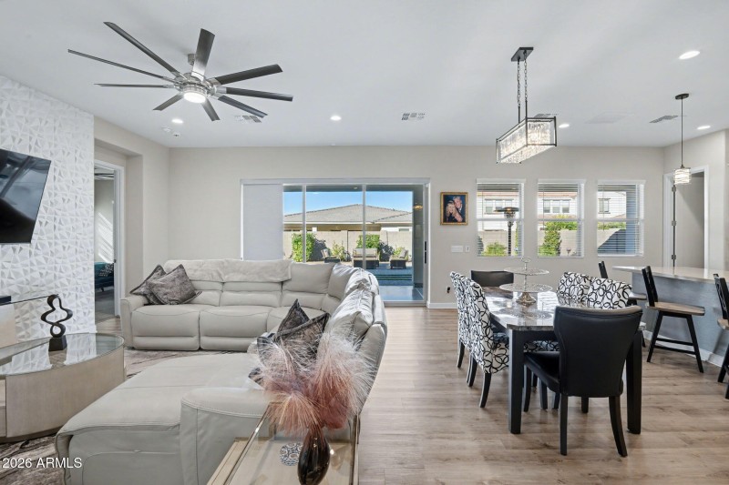 61-web-or-mls-REK06618