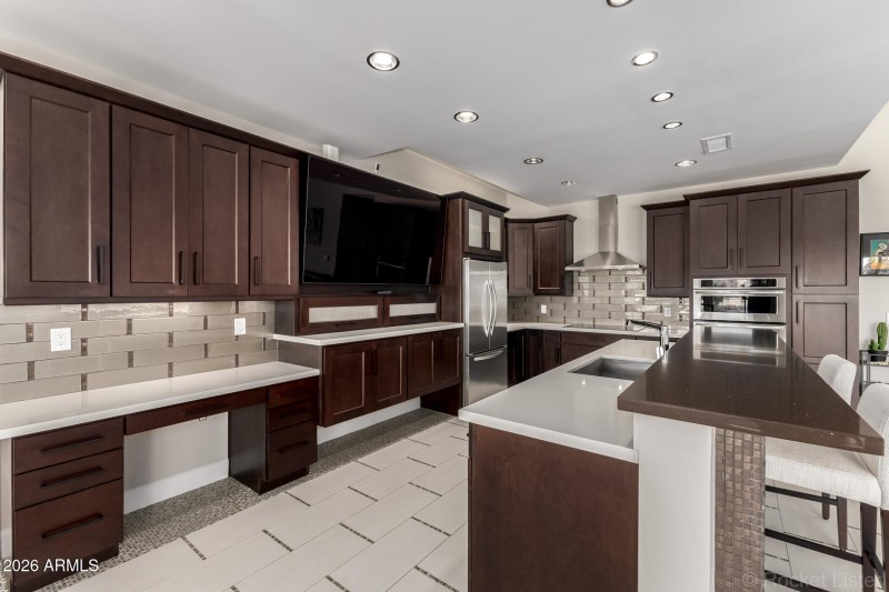 Full entertainers kitchen