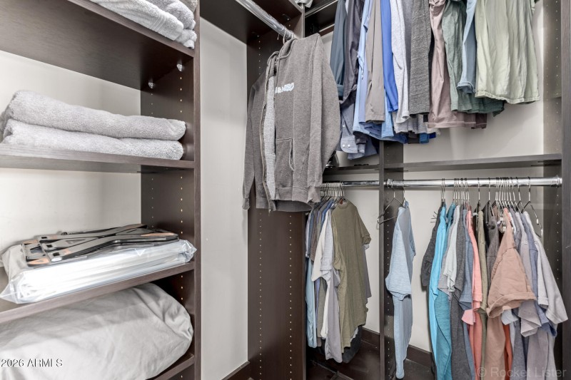 Dual closets in Primary