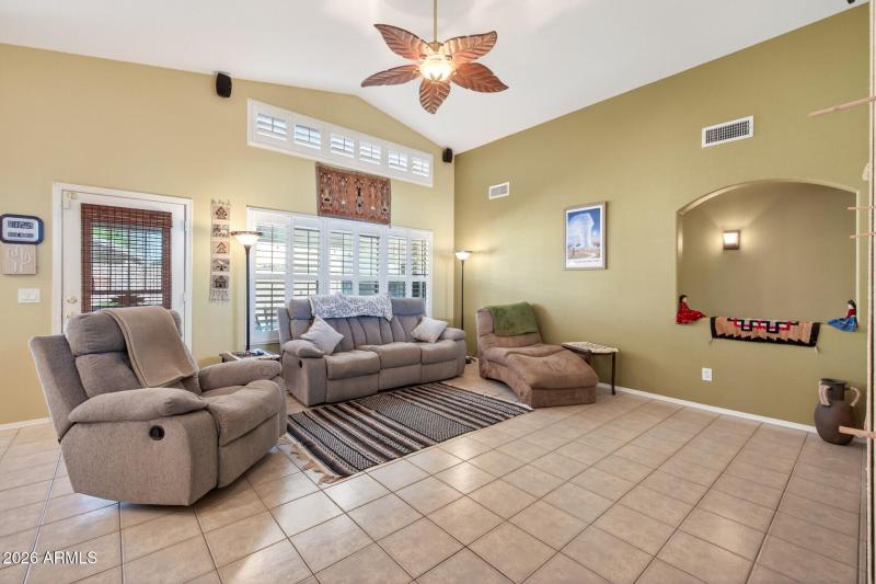 14_10014_N_Potter_Dr14_mls