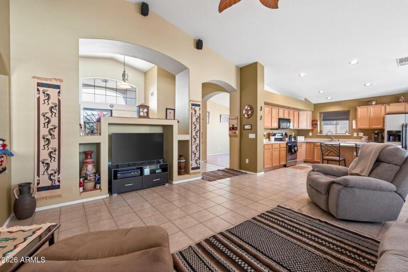 17_10014_N_Potter_Dr17_mls