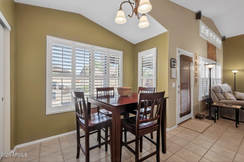 23_10014_N_Potter_Dr23_mls