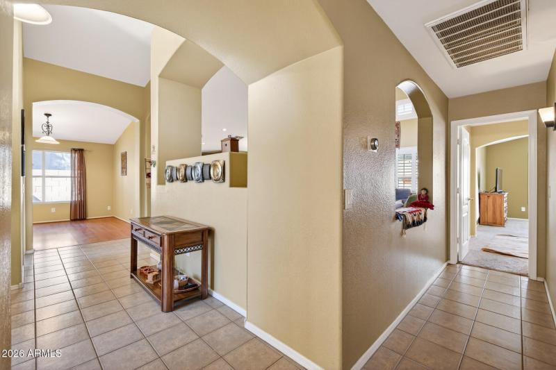 25_10014_N_Potter_Dr25_mls