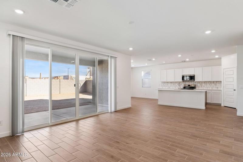 6-web-or-mls-24242-w-southgate-ave