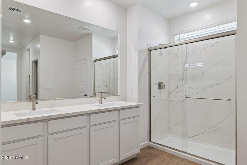 23-web-or-mls-24242-w-southgate-ave