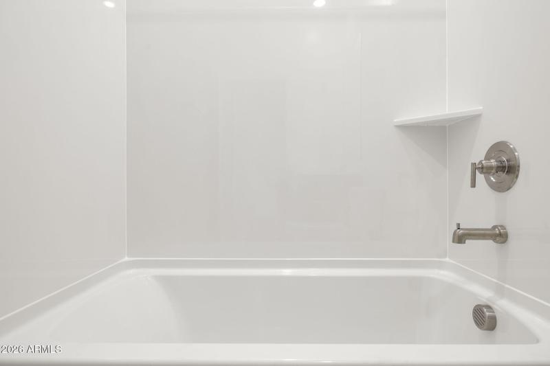 38-web-or-mls-6830-w-molly-ln