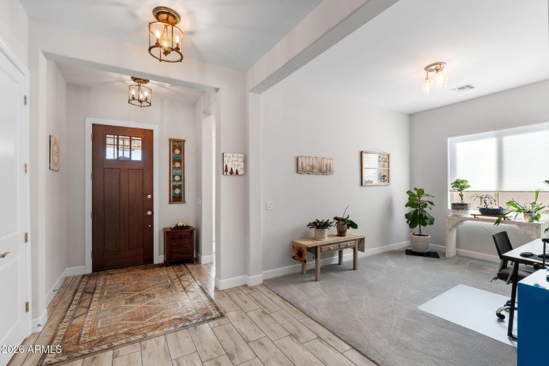 3-web-or-mls-03-foyer