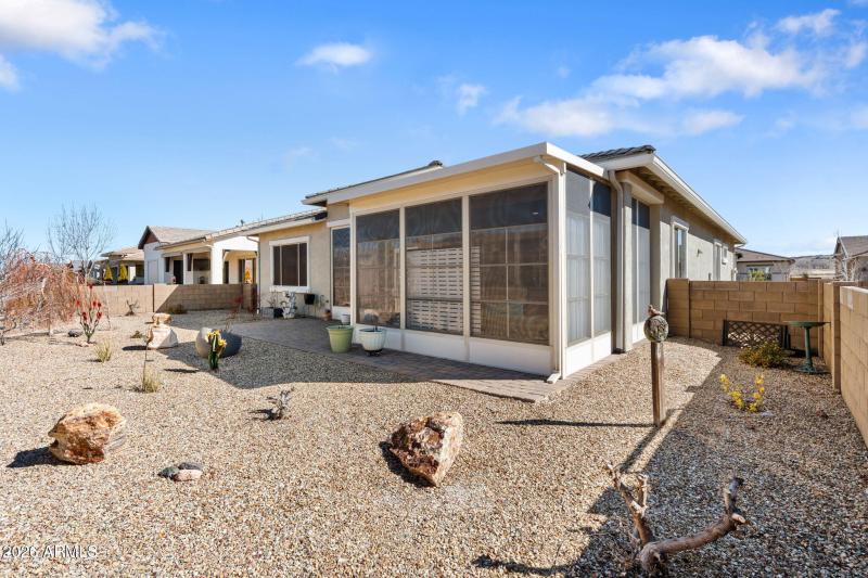 20-web-or-mls-20-Backyard