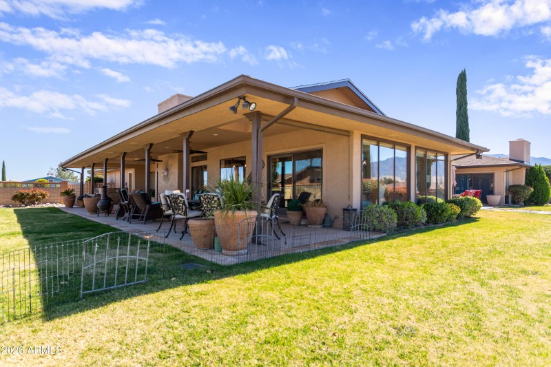 BEAUTIFUL COVERED PATIO