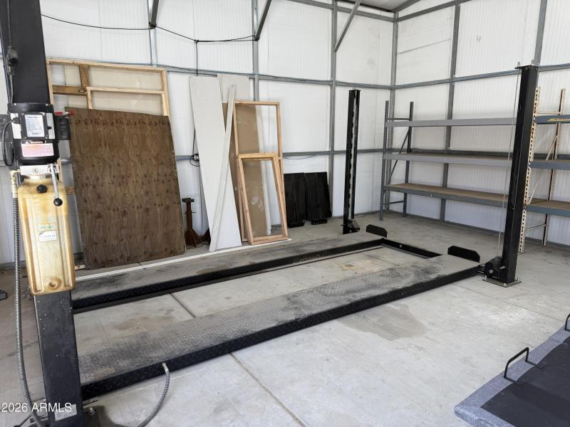 WORKSHOP GARAGE LIFT 1