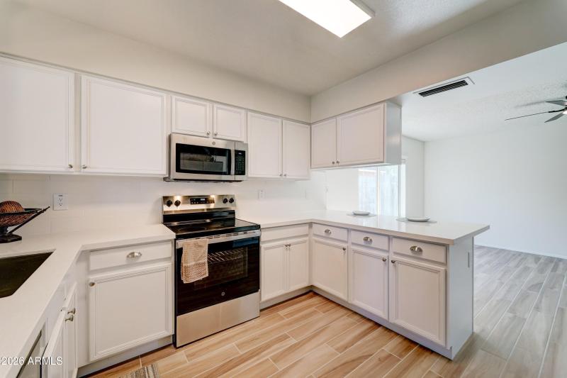 5132 W Corinne Dr-10