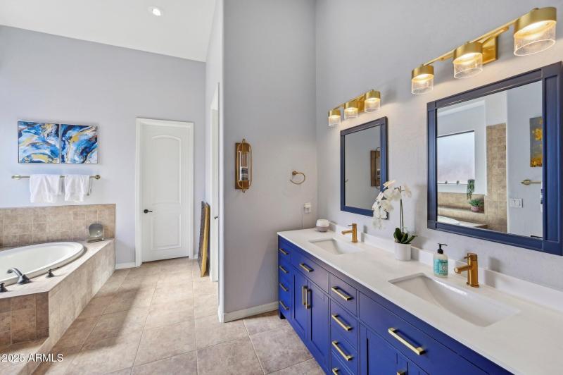 29-web-or-mls-N Cloverfield Cir-029