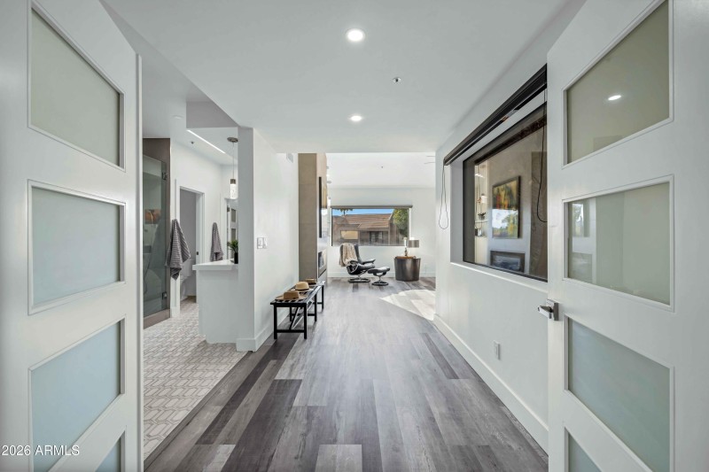 ENTRANCE TO PRIMARY DOUBLE DOORS